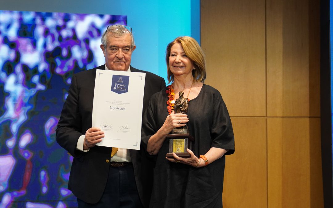 Presidenta de la SIP obtiene el Premio al Mérito de la Universidad Andrés Bello